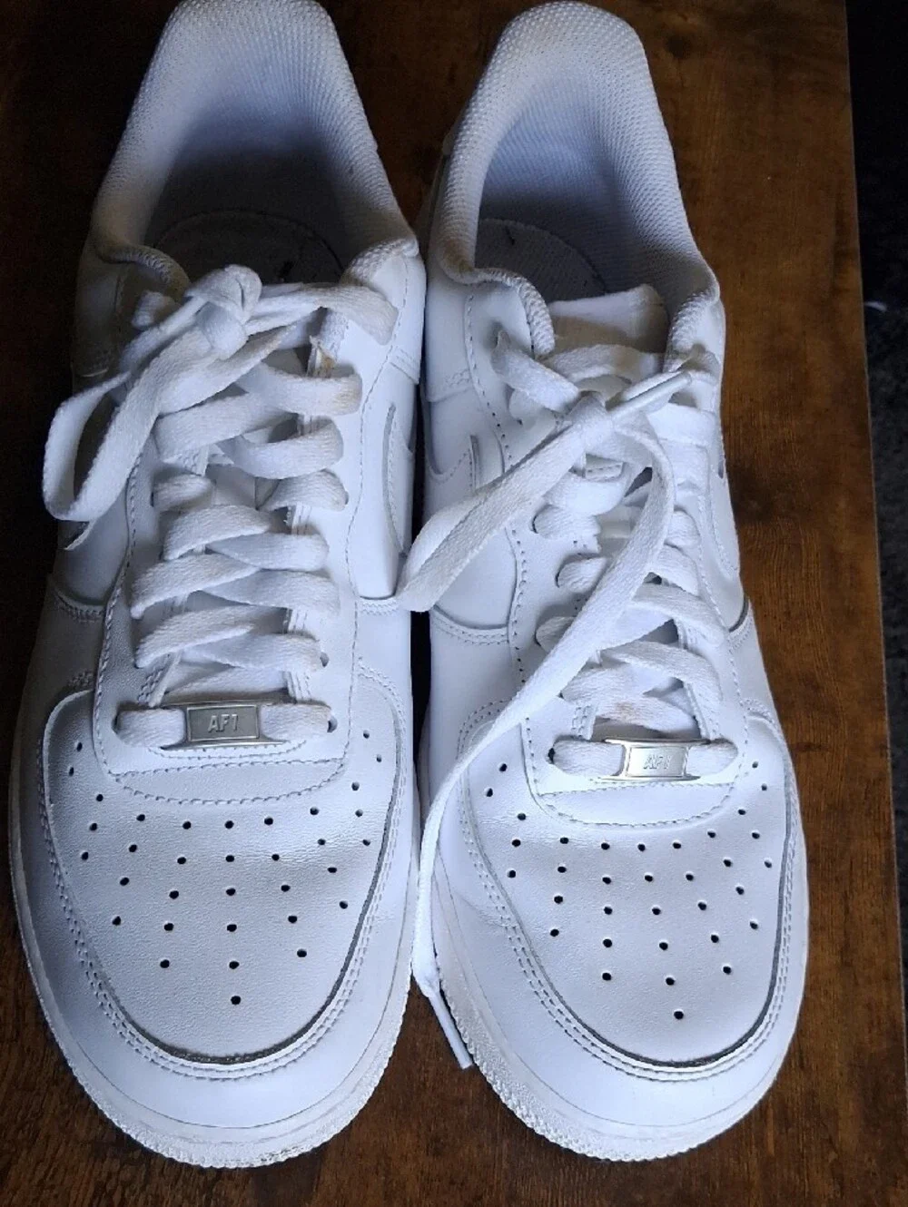 Nike Classic White Low-Top Leather Sneakers - Picture 4 of 4
